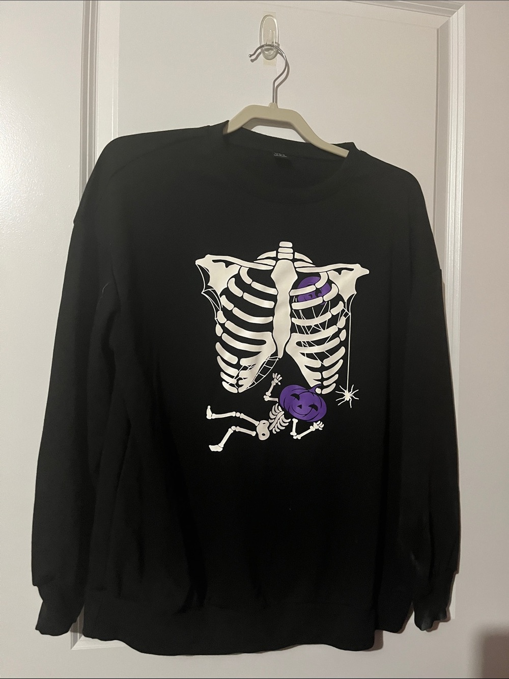 SHEIN Black Crewneck Sweatshirt with White Skeleton and Purple Pumpkin Graphic